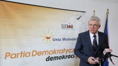 &quot;Potrafi neutralizować polskie awanturnictwo polityczne&quot;. Demokraci popierają Komorowskiego