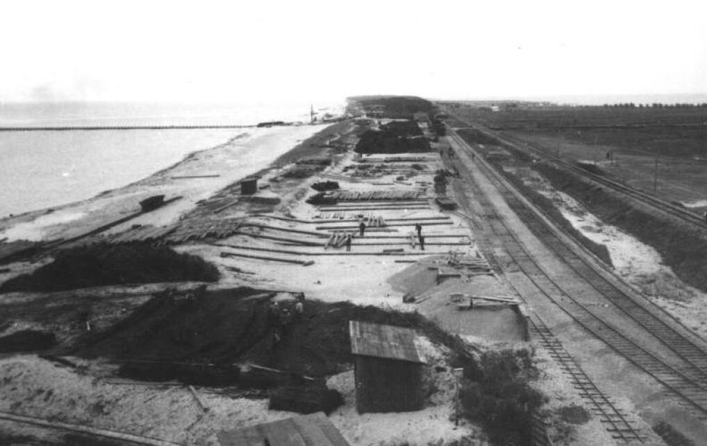 Do budowy portu również wykorzystywano kolej