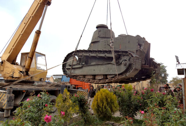 Zabytkowy czołg z Afganistanu trafi do Polski
