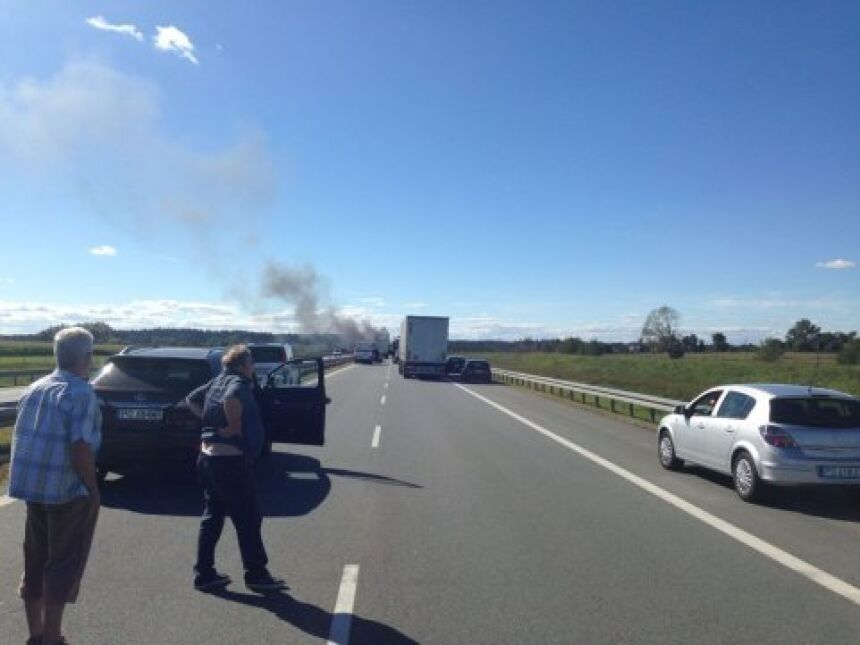 Na autostradzie A2 zapalił się samochód
