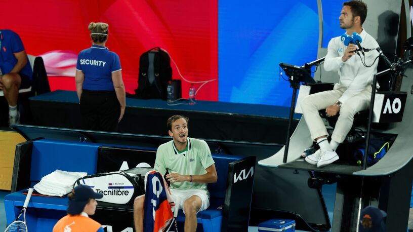 "Jesteś głupi? Patrz na mnie!". Miedwiediew wściekł się na sędziego w Australian Open