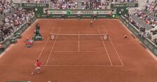 Genialne zagranie Bedenego w meczu z Djokoviciem w Roland Garros
