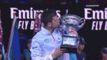 Djoković odebrał trofeum po zwycięstwie w finale Australian Open