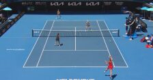 Australian Open. Skrót półfinału Krejcikova/Siniakova - Kostiuk/Ruse