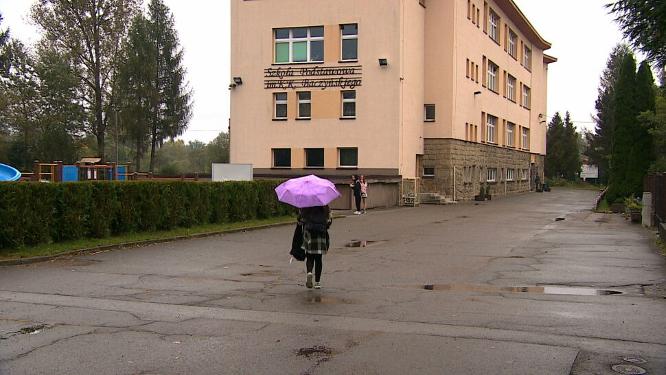 Dyrektorka szkoły w Dobczycach zawieszona. Powodem udział uczniów spotkaniu o konstytucji