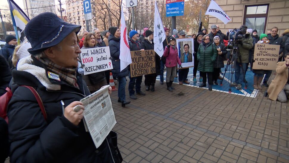 Hanna Machińska odwołana ze stanowiska zastępcy RPO. Przed biurem zebrali się protestujący