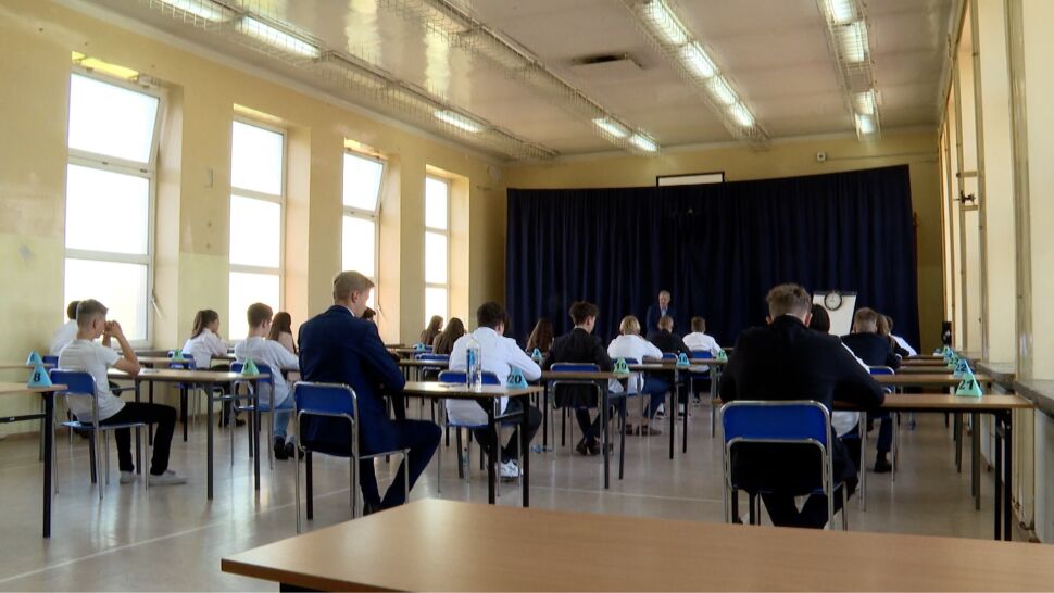 Rozpoczęły się egzaminy ósmoklasistów. Uczniowie zmierzyli się już z językiem polskim
