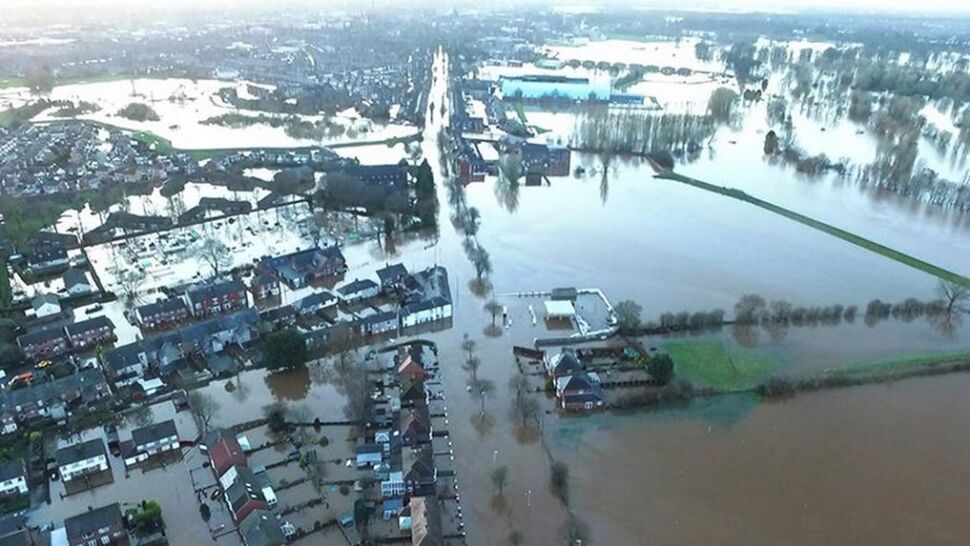 Huragan sparaliżował północną Anglię. Powodzie niszczą kraj