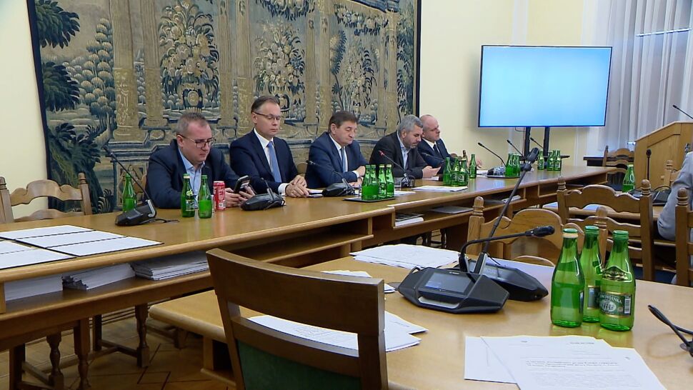 W Sejmie są trzy uchwały w sprawie reparacji, ale komisja zajęła się tylko projektem PiS