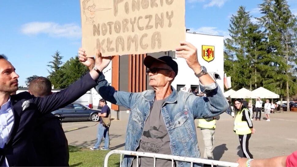 Mieszkaniec Rypina przyszedł na spotkanie z Morawieckim, burmistrz wyrwał mu transparent